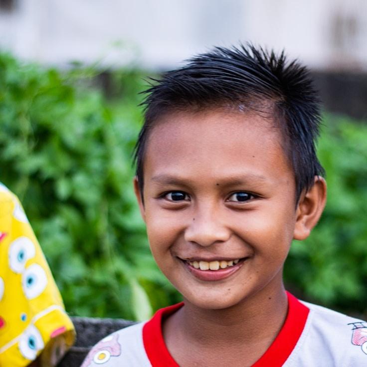 Ravi Nair, Client Relations Director, discussing corporate gifting strategy with business clients